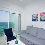 On The Penthouse By Trulycyprus Apartamento