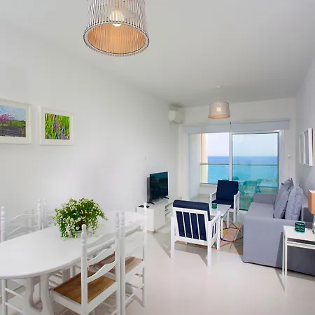 On The Penthouse By Trulycyprus 公寓