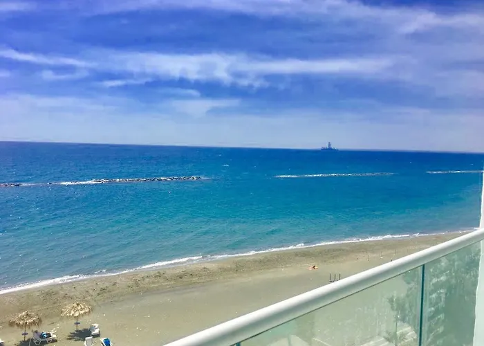 On The Penthouse By Trulycyprus Apartamento *