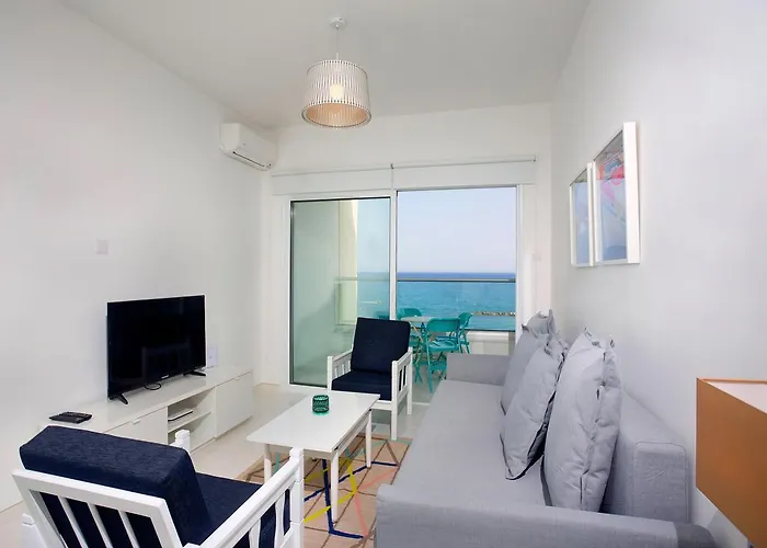 On The Penthouse By Trulycyprus Apartamento *